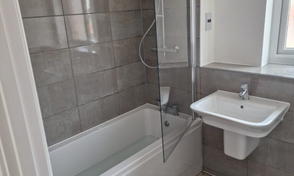 How Long Does Silicone Sealant Last in a Bathroom? How Long Does Silicone Sealant Last in a Bathroom?
