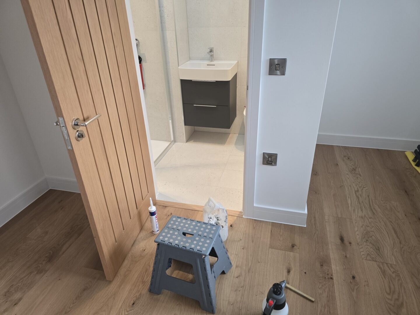 mastic man in street somerset providing quality silicone services